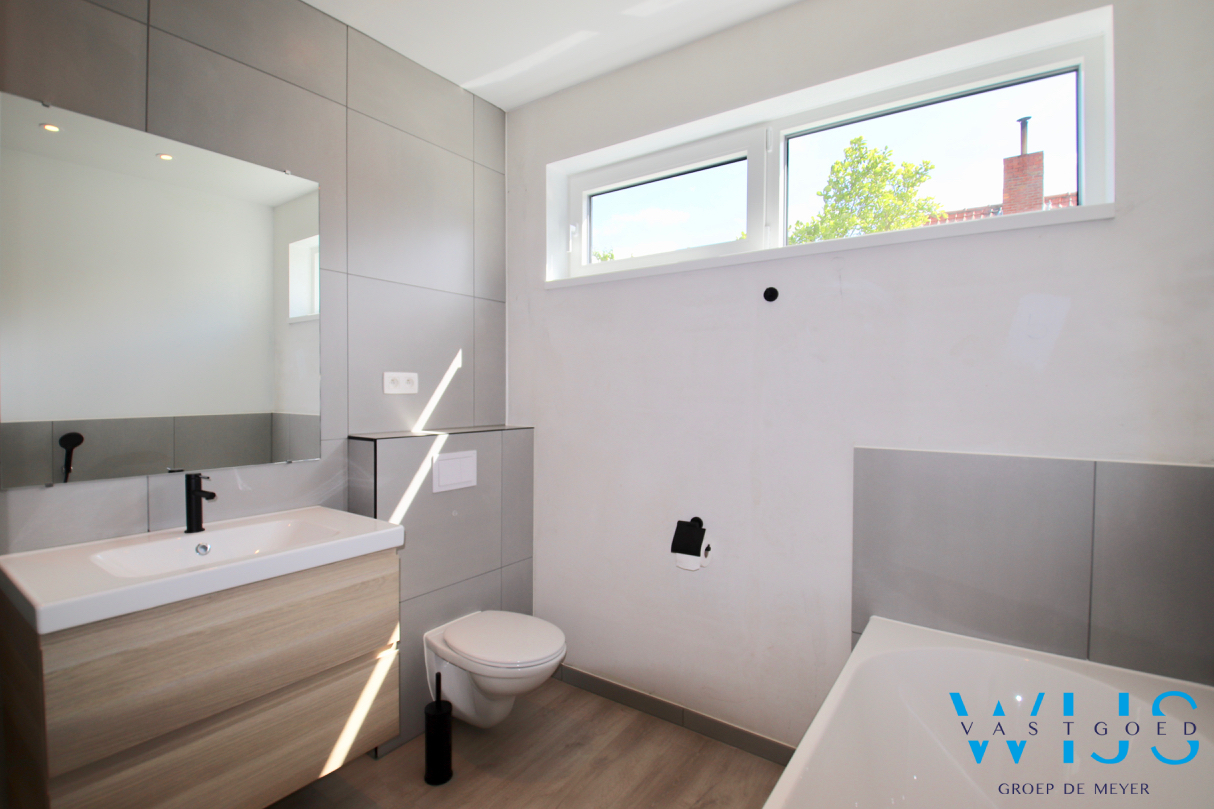 Totaal gerenoveerd woonhuis te Assenede 