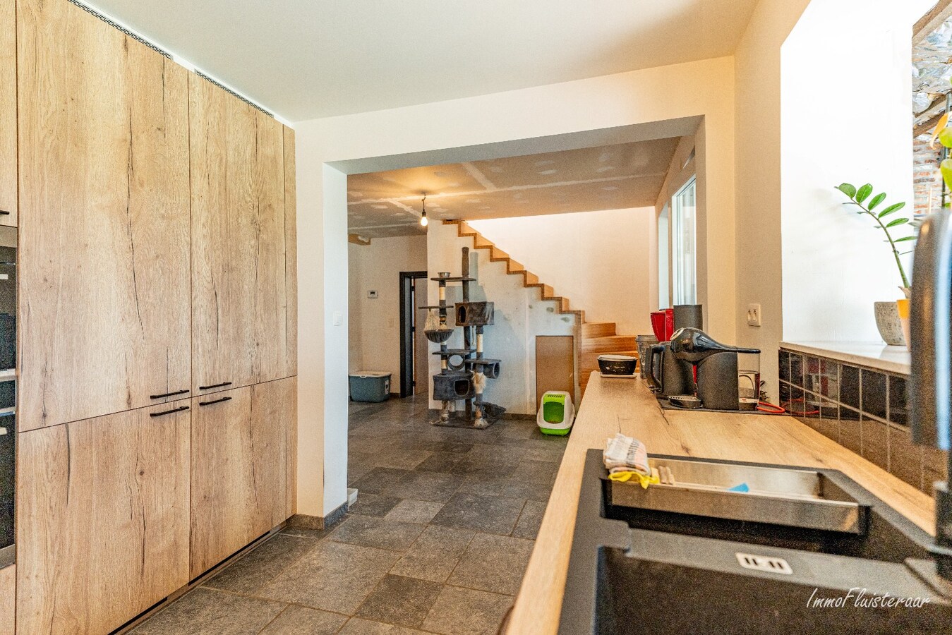 Gerenoveerde woning met praktijkruimte en paardenstal op 9.019 m2 te Balen 