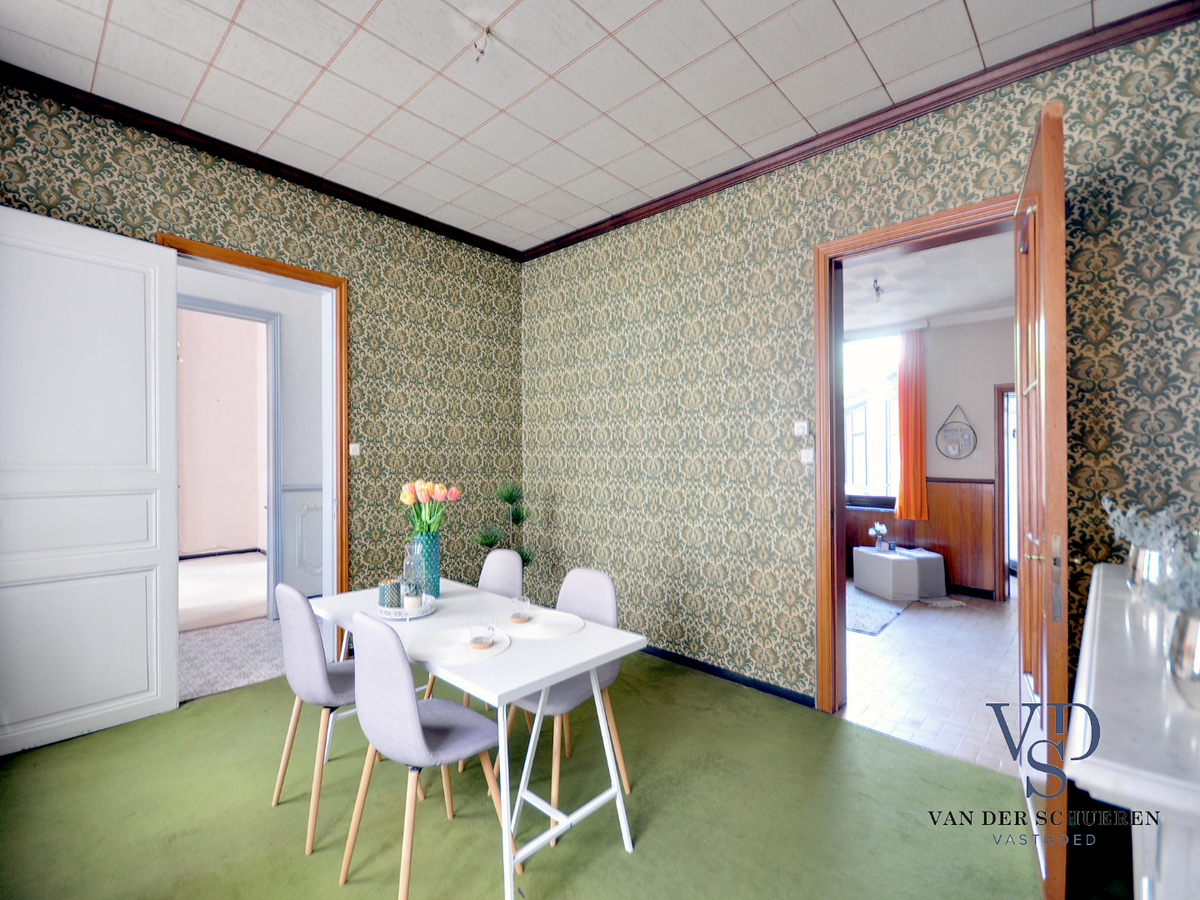 Degelijke en stijlvolle herenwoning. Uitstekend gelegen ! 