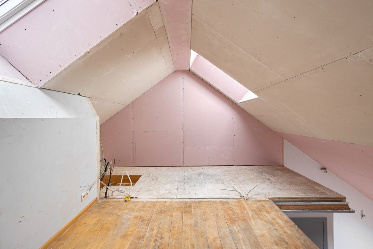 Uniek opbrengstpand met 1 appartement en 2 studentenkamers in centrum Leuven!  – EPC label B - bewoonbare opp. 227 m² 