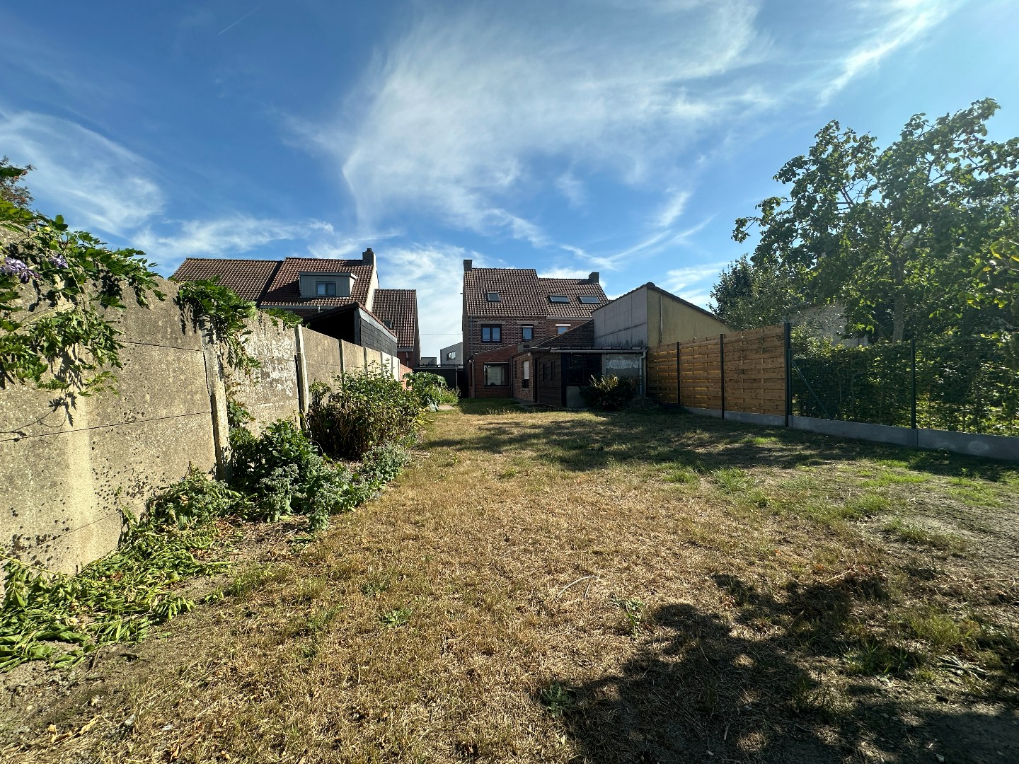 Instapklare woning met 2 slpk, garage en tuin, Aartrijke. 
