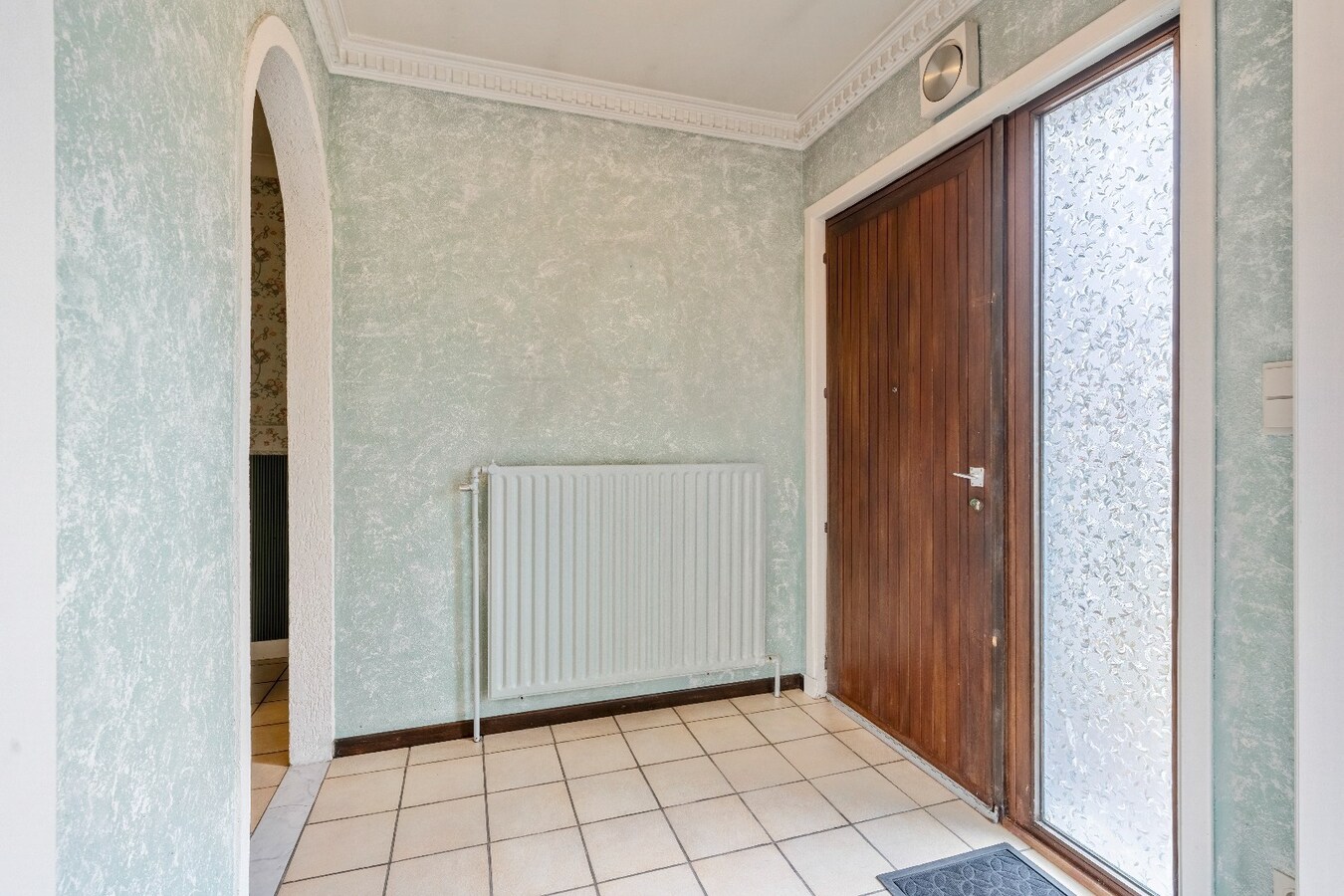 Te renoveren karakteristieke bungalow, 3 Slpk, ruime kelder met garage, op toplocatie 