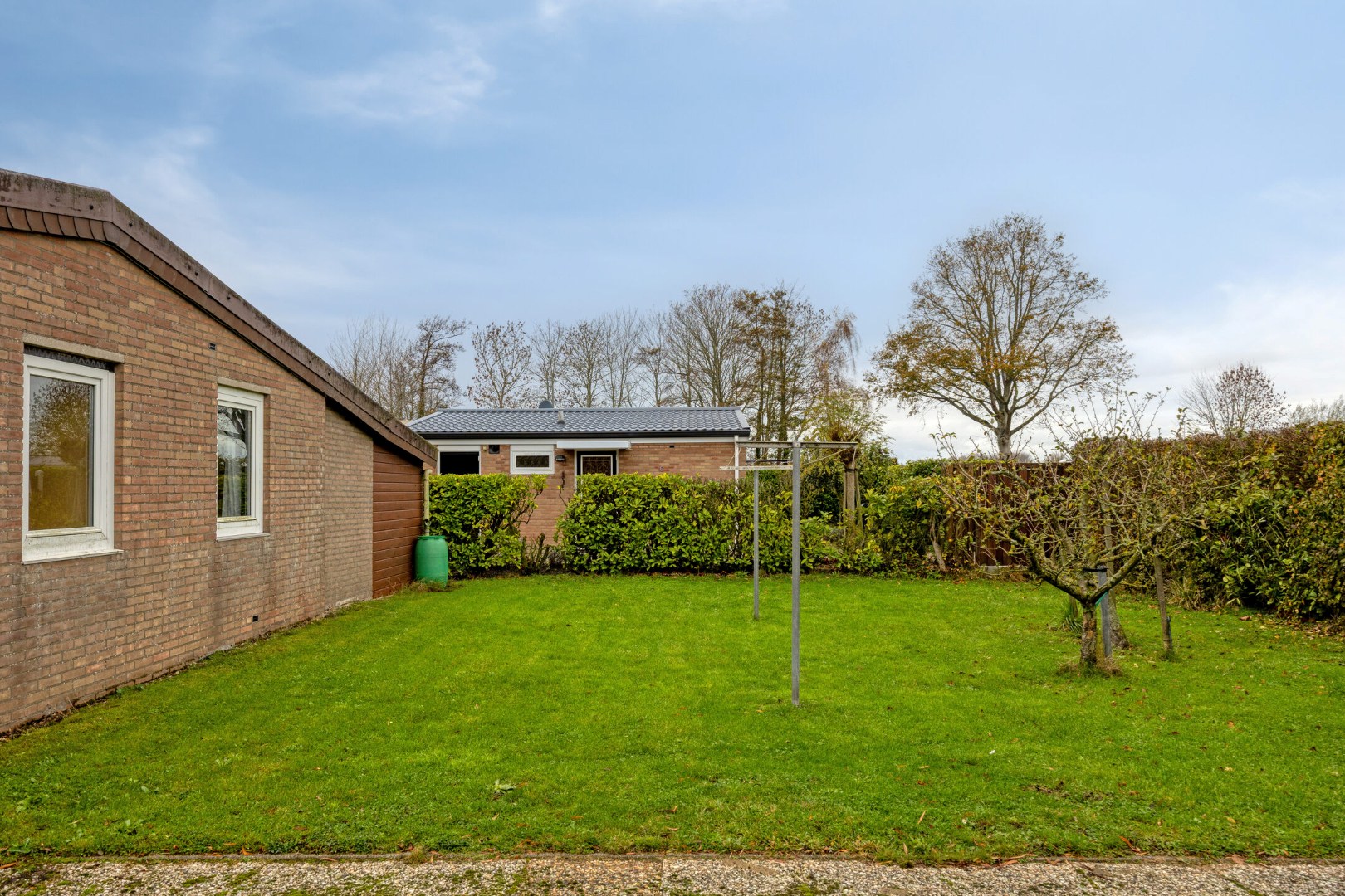 Rustig gelegen vrijstaande bungalow op steenworp afstand van jachthaven en Veerse Meer, deze woning dient gemoderniseerd te worden maar biedt vele mogelijkheden. 