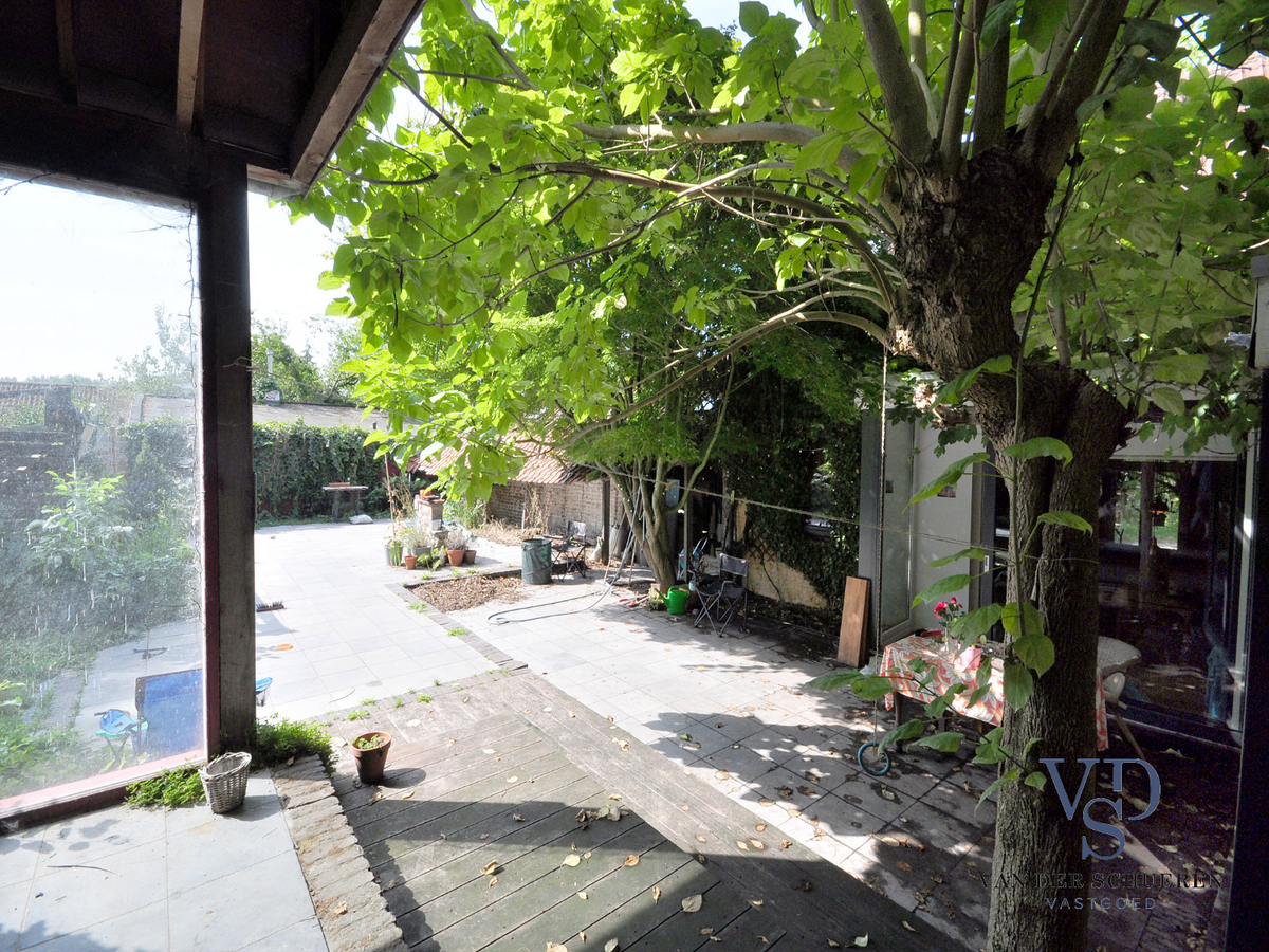 Idyllische woning met schuur. Uitzonderlijk gelegen. 