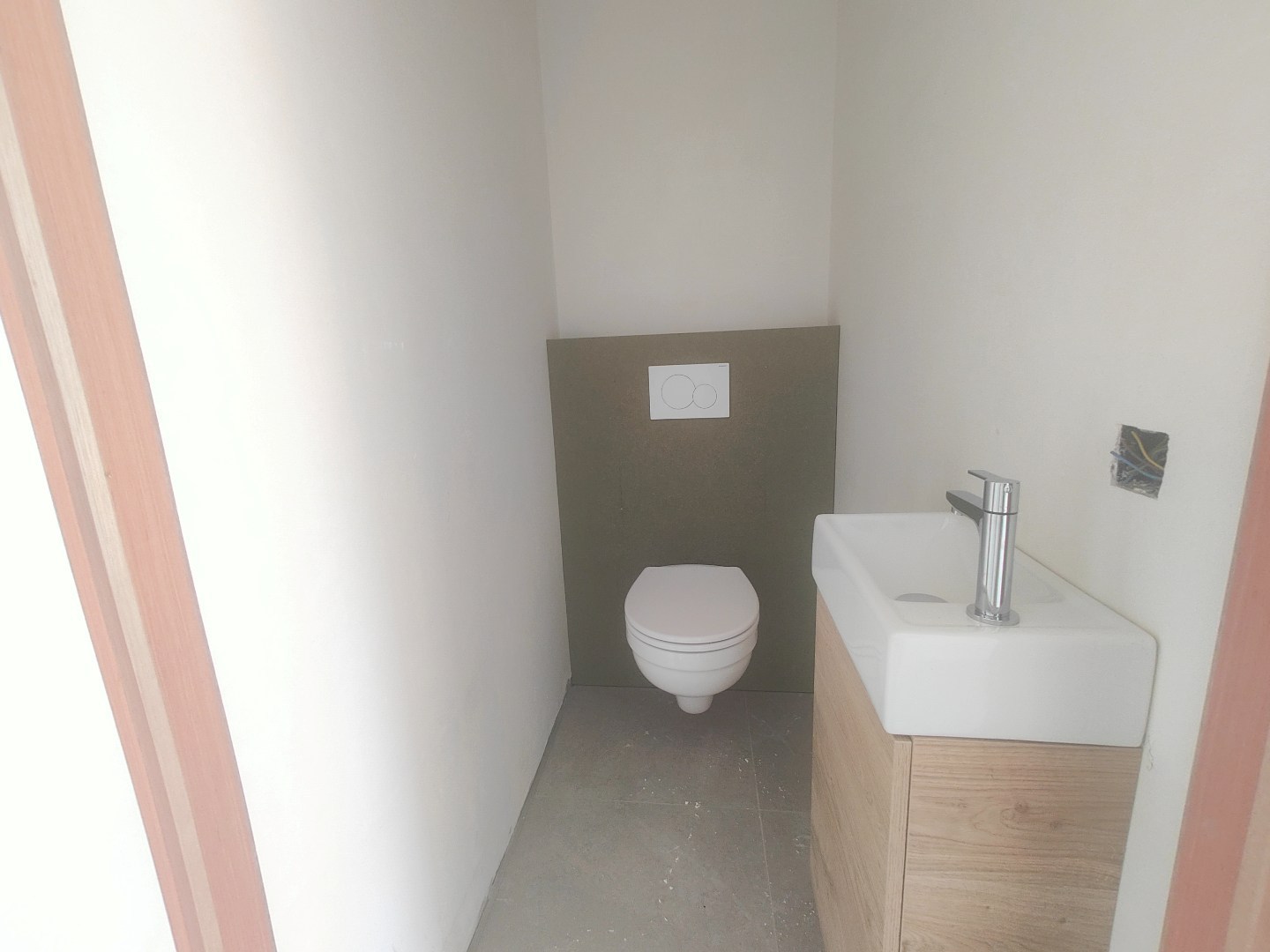 Afgewerkte woning met 3 slaapkamers &amp; ruim zonnig terras + autostaanplaats en berging 