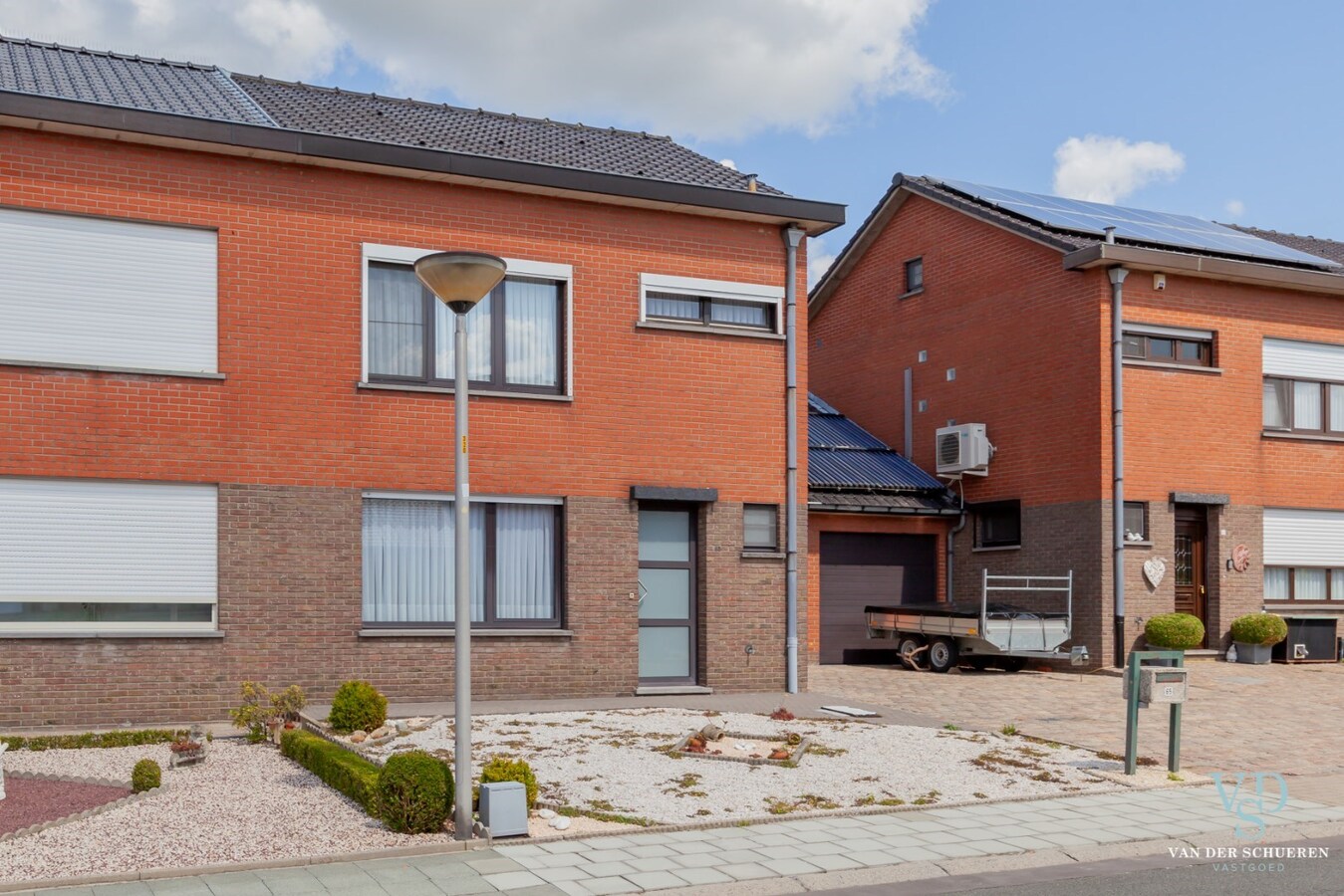 Degelijke Half Open Bebouwing 