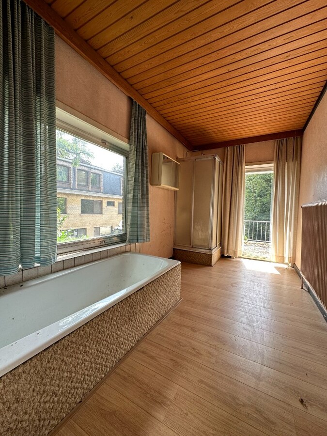 Ruime te renoveren woning met 5 slaapkamers op 1.250 m² 