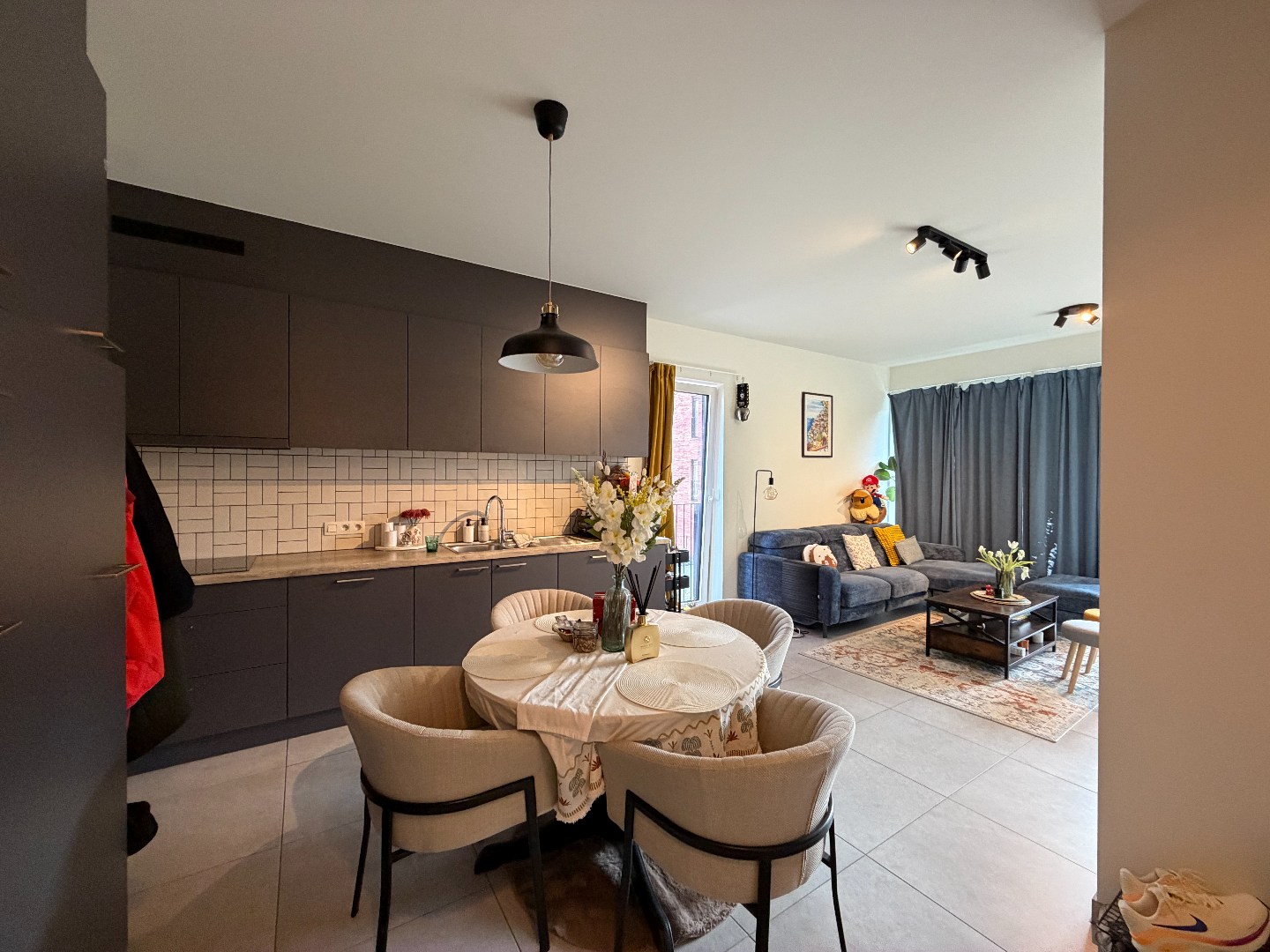 Recent appartement, gelegen op de eerste verdieping, met 2 slaapkamers! 