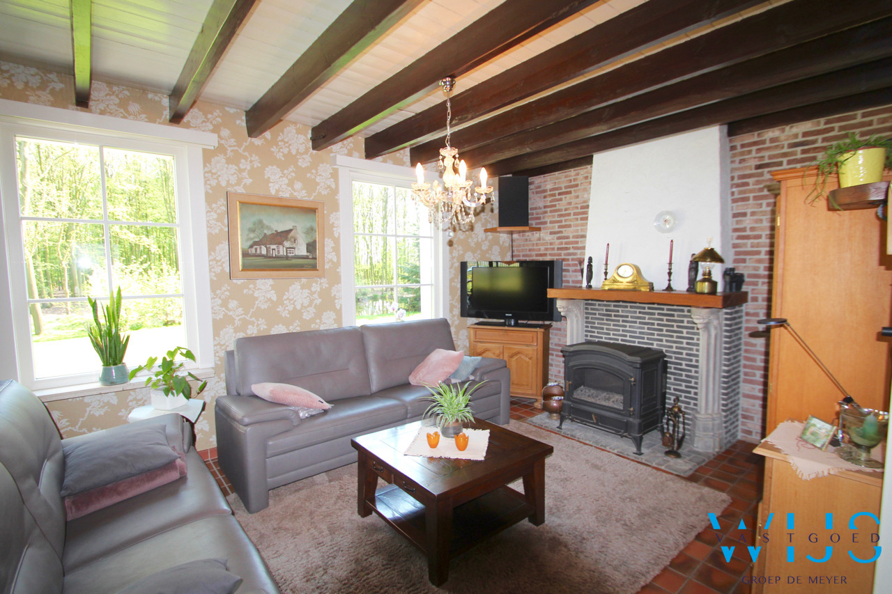 Fenomenaal gelegen Hoeve met bijgebouwen te Assenede ! 