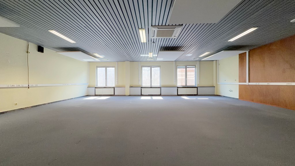 Budgetvriendelijke kantoren te huur vlakbij E17 in Deinze