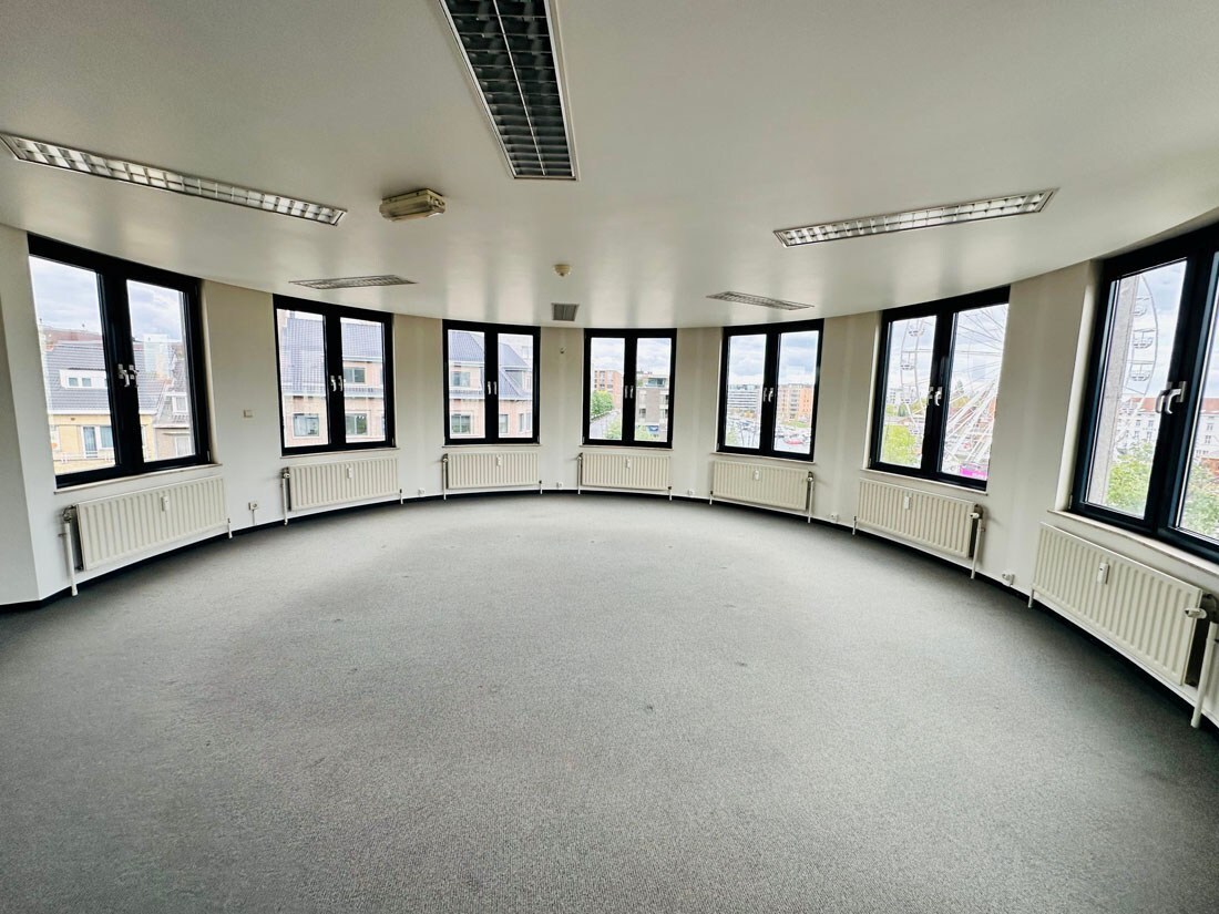 Iconisch kantorencomplex of commerciële ruimte te Hasselt centrum 