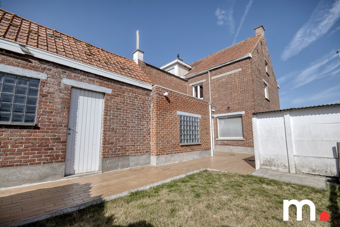 Kloeke half open bebouwing in Desselgem met tuin, terras en garage . 