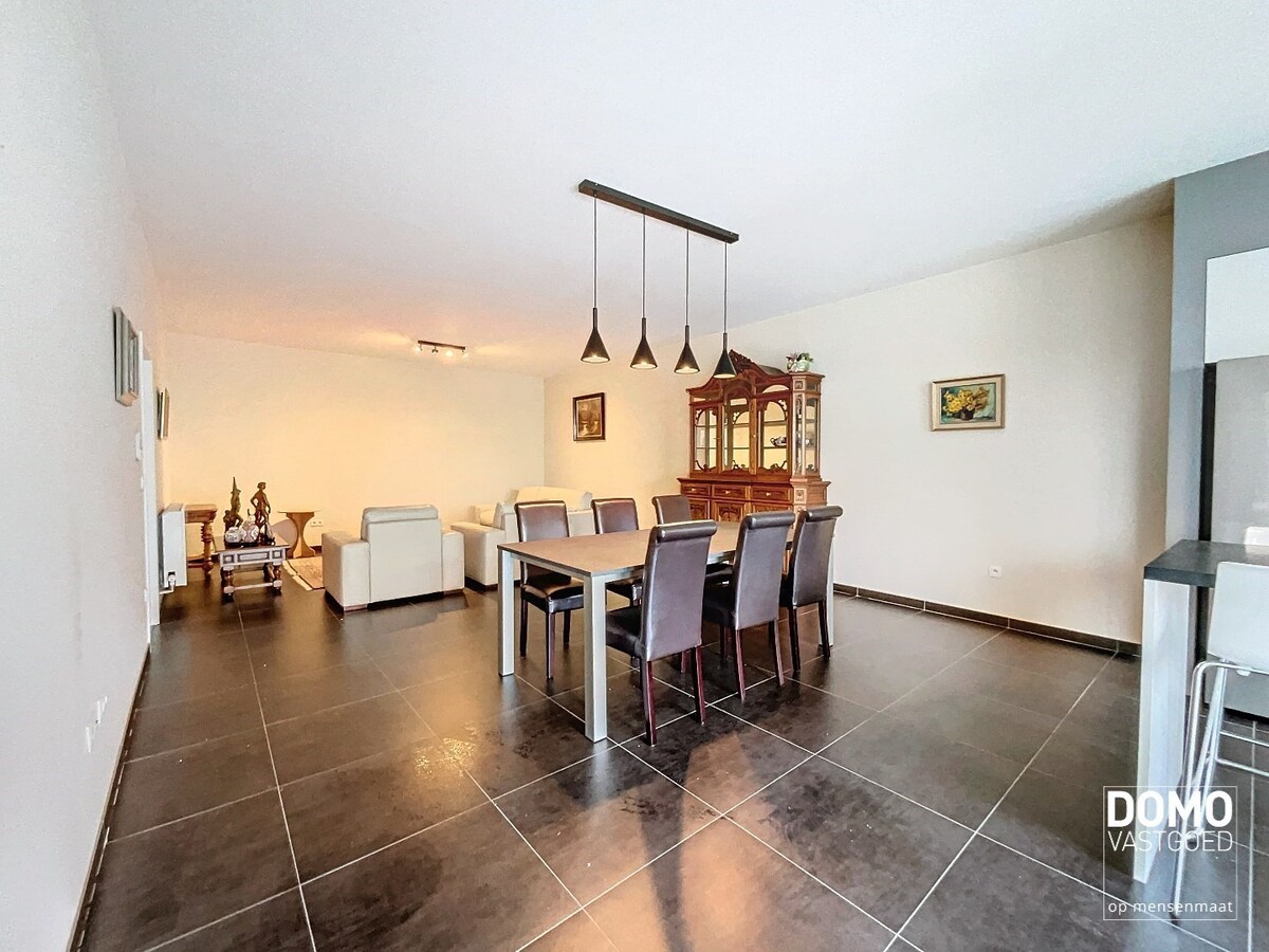 Ruim appartement met tuinterras, garage en 2 slaapkamers in Hasselt 