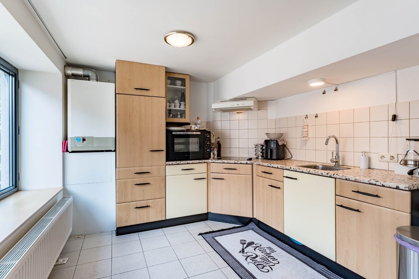 Comfortabel appartement op de 2de verdieping van een kleinschalige residentie op een steenworp van de historische markt! 