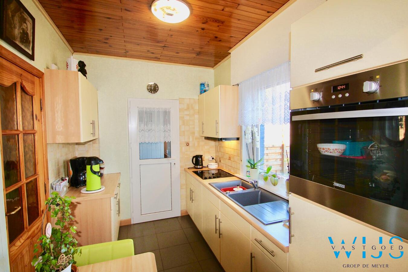 Praktische instapklare rijwoning gelegen in een rustige straat te Rieme! 