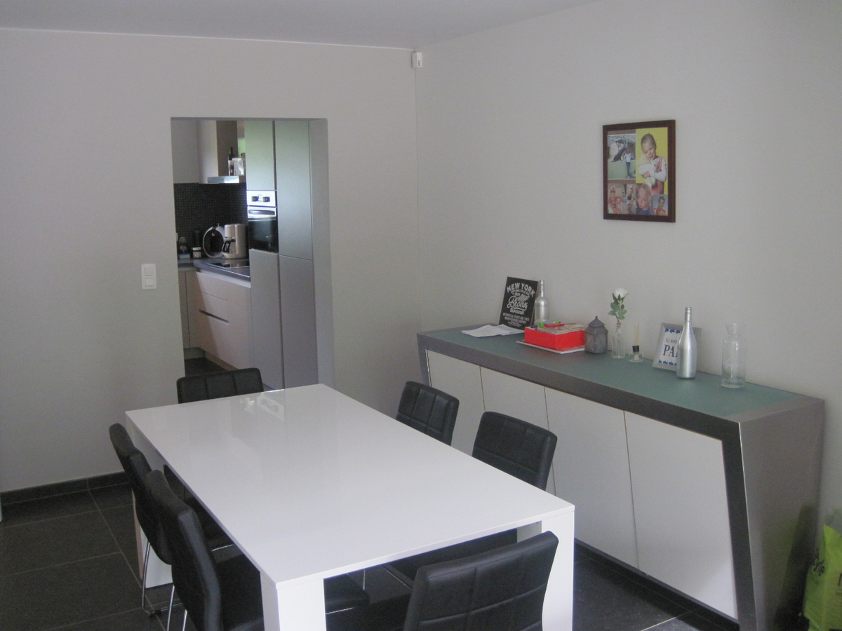 Recent vernieuwde rijwoning nabij de Schelde. 