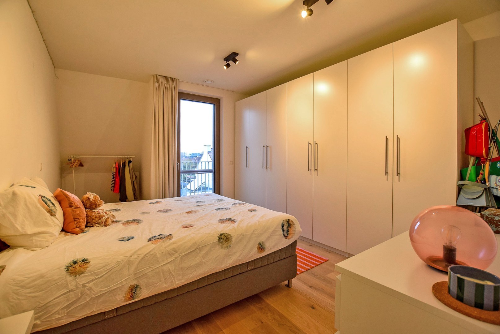 Recent dakappartement met 2 slaapkamers te Oostduinkerke. 