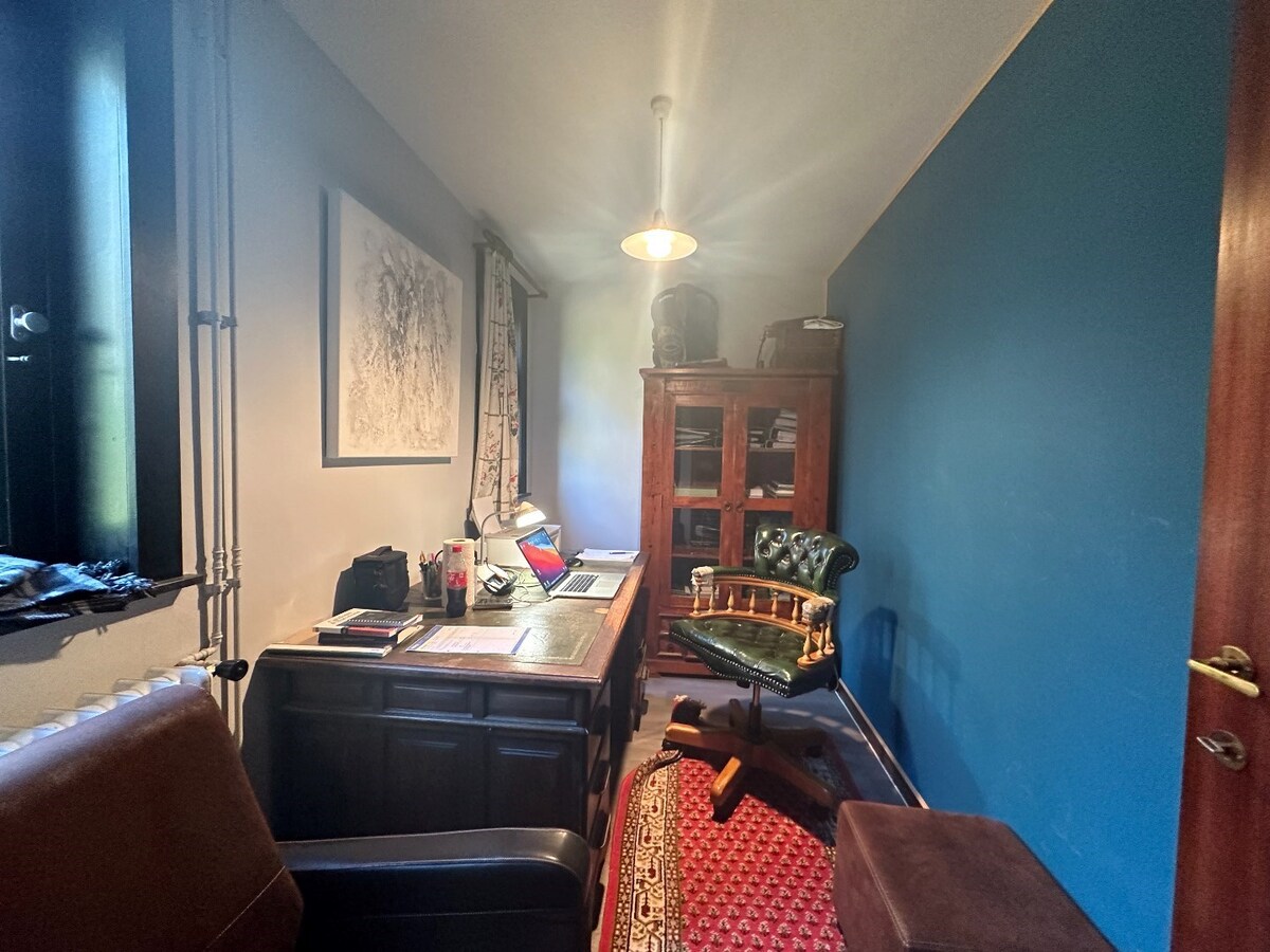 Residentieel gelegen, vrijstaande woning met bijgebouw 