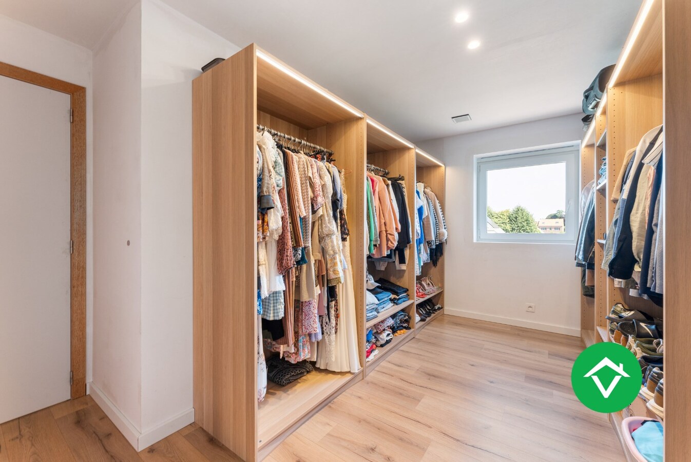 Recente nieuwbouwwoning met vier slaapkamers te Menen 