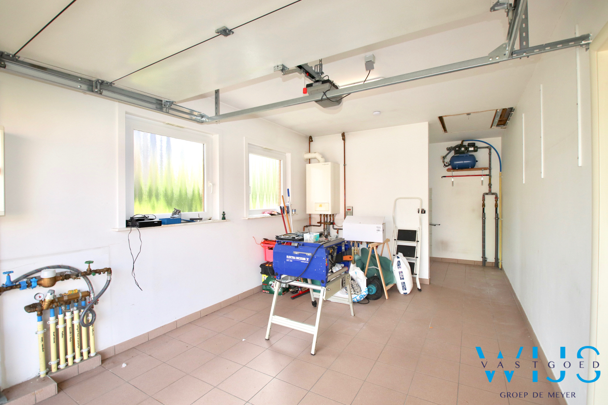 Leuke gezinswoning met 4 slaapkamers &amp; tuin te Oosteeklo ! 