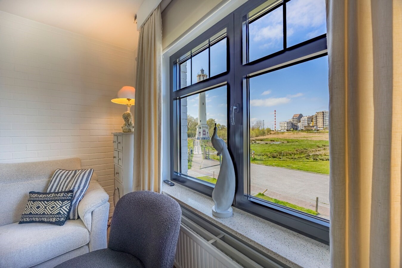 Knappe woning met weidse zichten, vlakbij het strand 