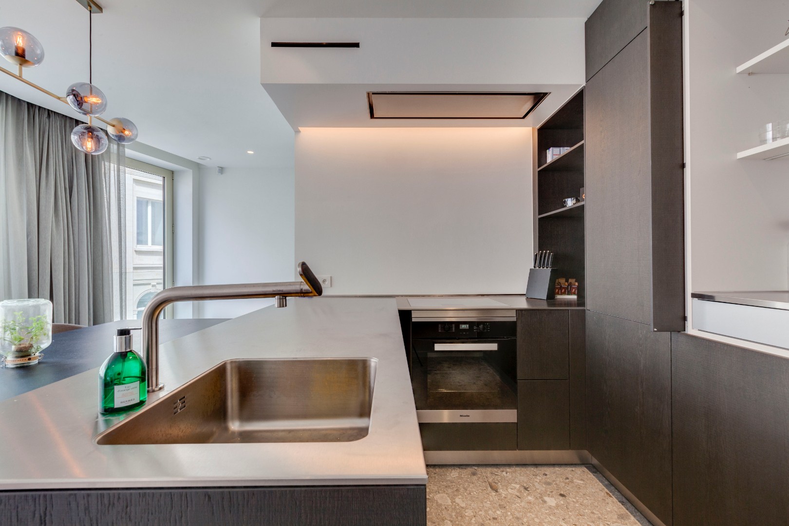 Gemeubeld en luxueus appartement  met parking te Kouterdreef 