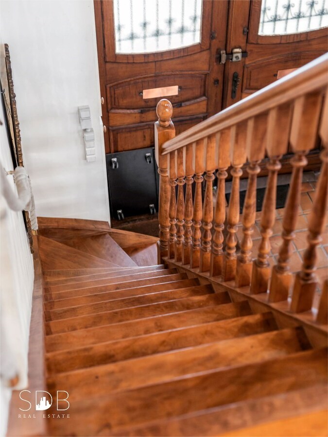 Authentieke hoeve met bijgebouwen met graslanden op circa 8.750m² 