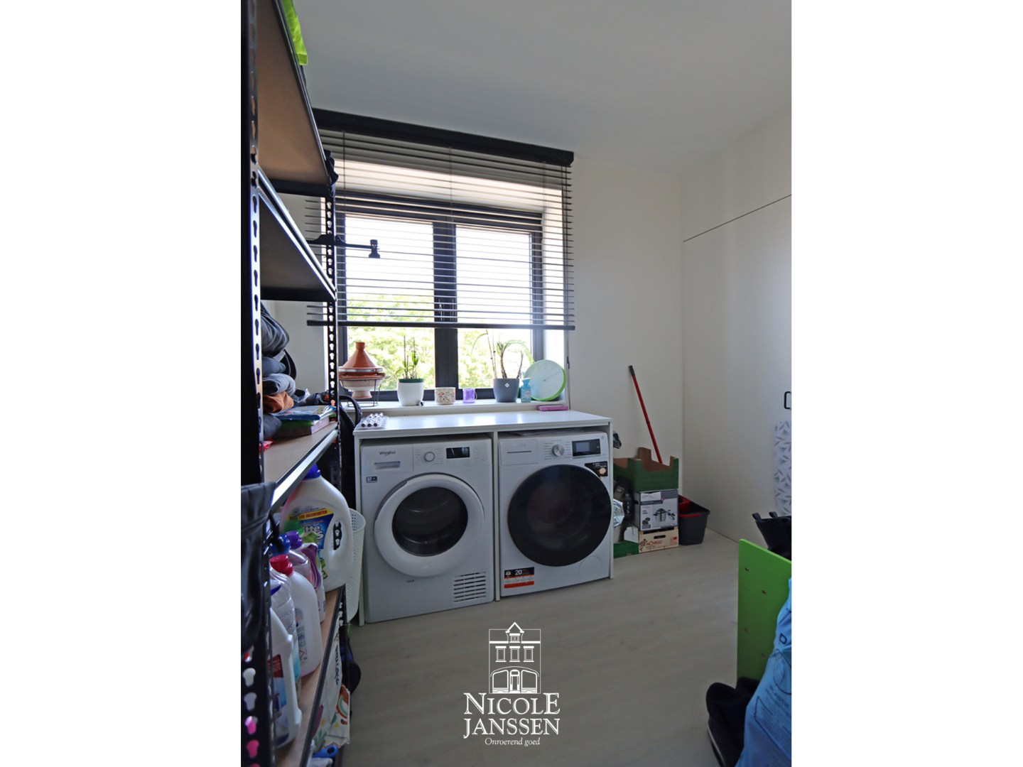 Praktische en ruime berging/wasplaats