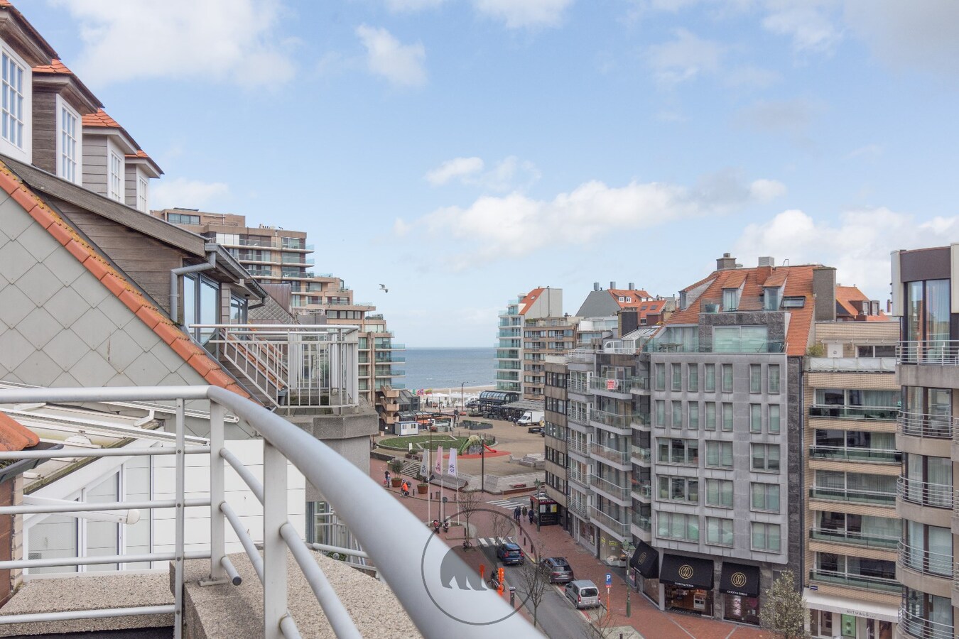 Instapklare duplex-penthouse met zijdelings zeezicht te Knokke 