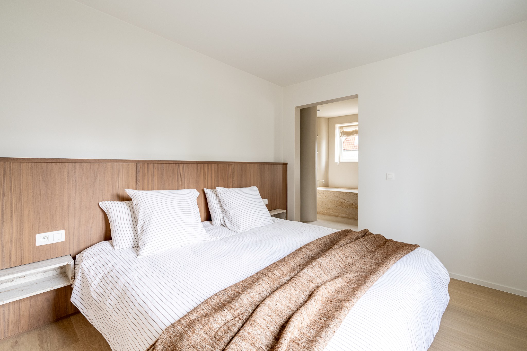 Très luxueuse et charmante villa jumelée rénovée, située à proximité du centre commercial de Knokke. 