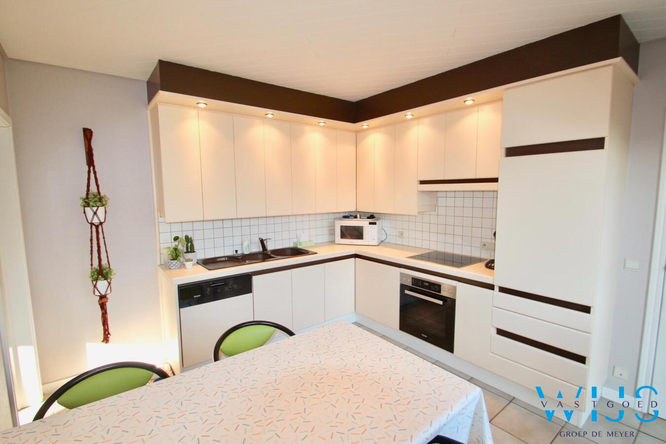 Volwaardig woonhuis met zongerichte tuin op absolute toplocatie in Ertvelde! 