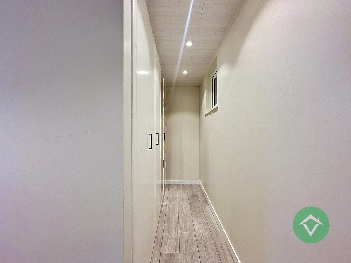 Op te frissen gezinswoning met vier slaapkamers, inpandige garage te Koekelare 