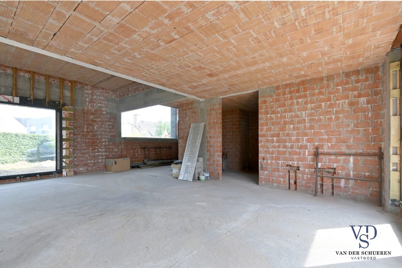 Eigentijdse woning (nog af te werken) te Vurste. 