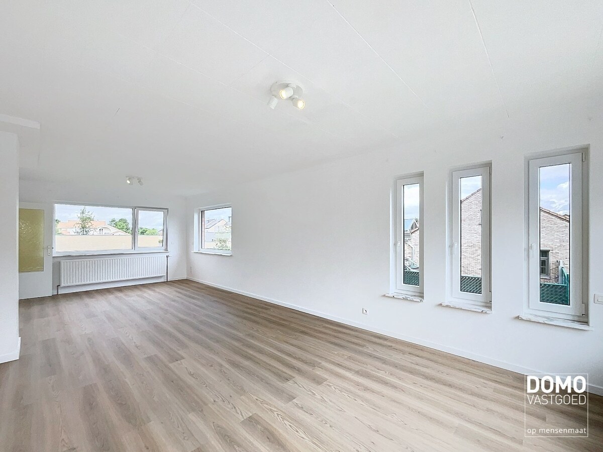 Gerenoveerde woning met tuin en inpandige garage gelegen te Spalbeek, 2 slaapkamers, 140m² bewoonbare oppervlakte, Energielabel C 