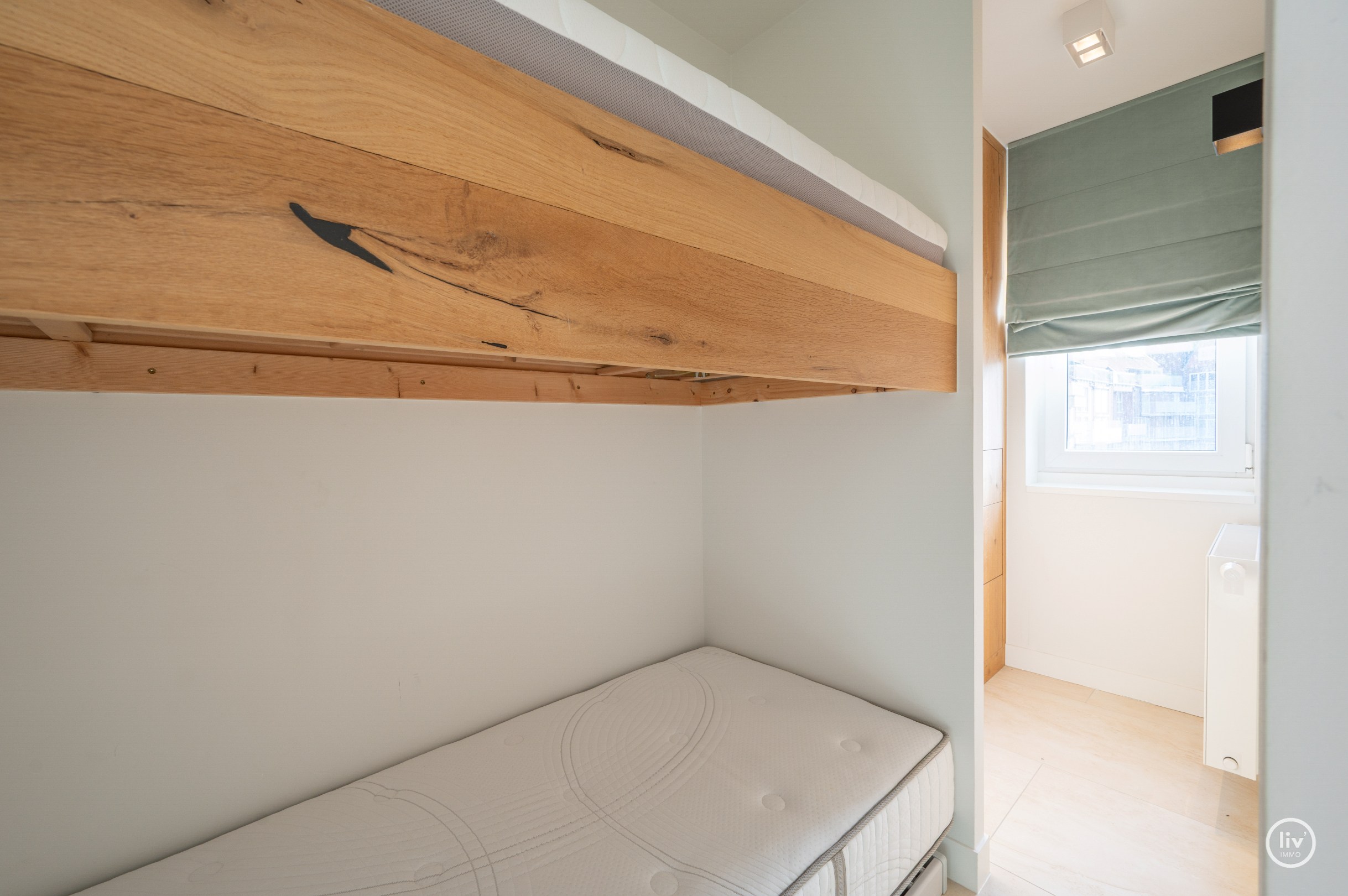 Bel appartement rénové avec vue sur la place Rubens et la mer 
