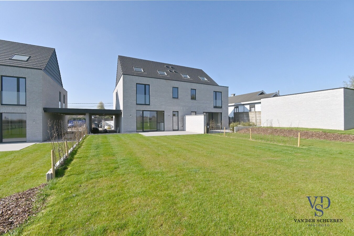 IN OPTIE ! Half Open Bebouwing met afzonderlijke garage 