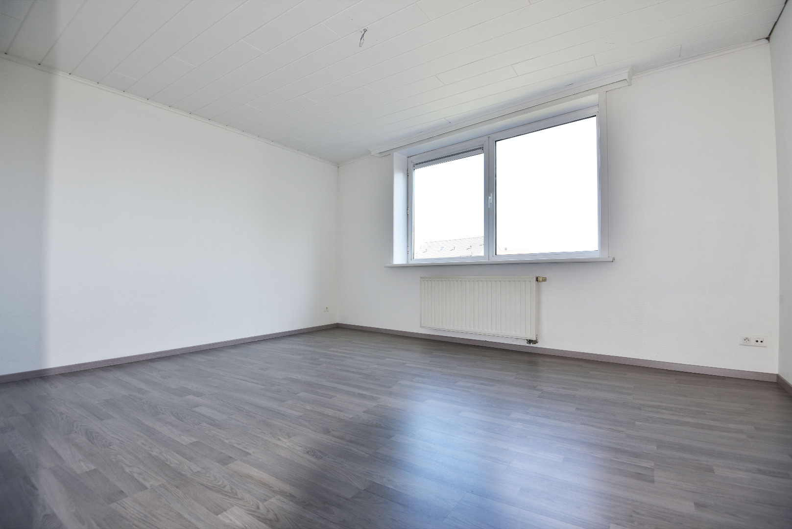 Ruim lichtrijk app. met 3 slpks en garage te Maldegem 