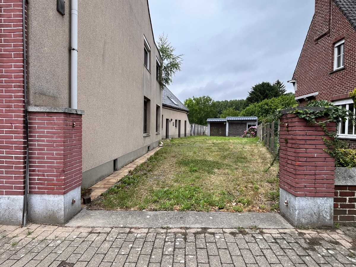 Te renoveren half open bebouwing te Gavere 