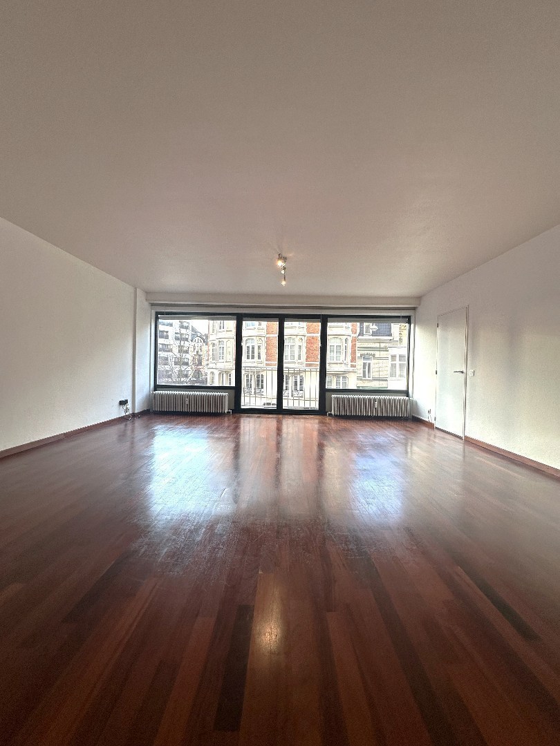 Ruim appartement vlakbij Station Gent Sint-Pieters 