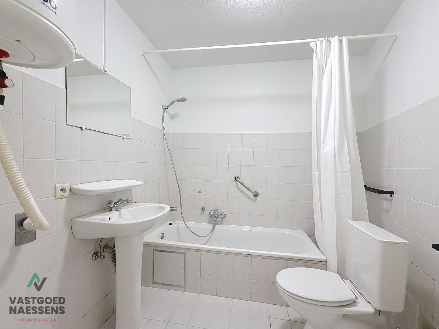 GELIJKVLOERSE STUDIO VLAKBIJ ZEEDIJK 