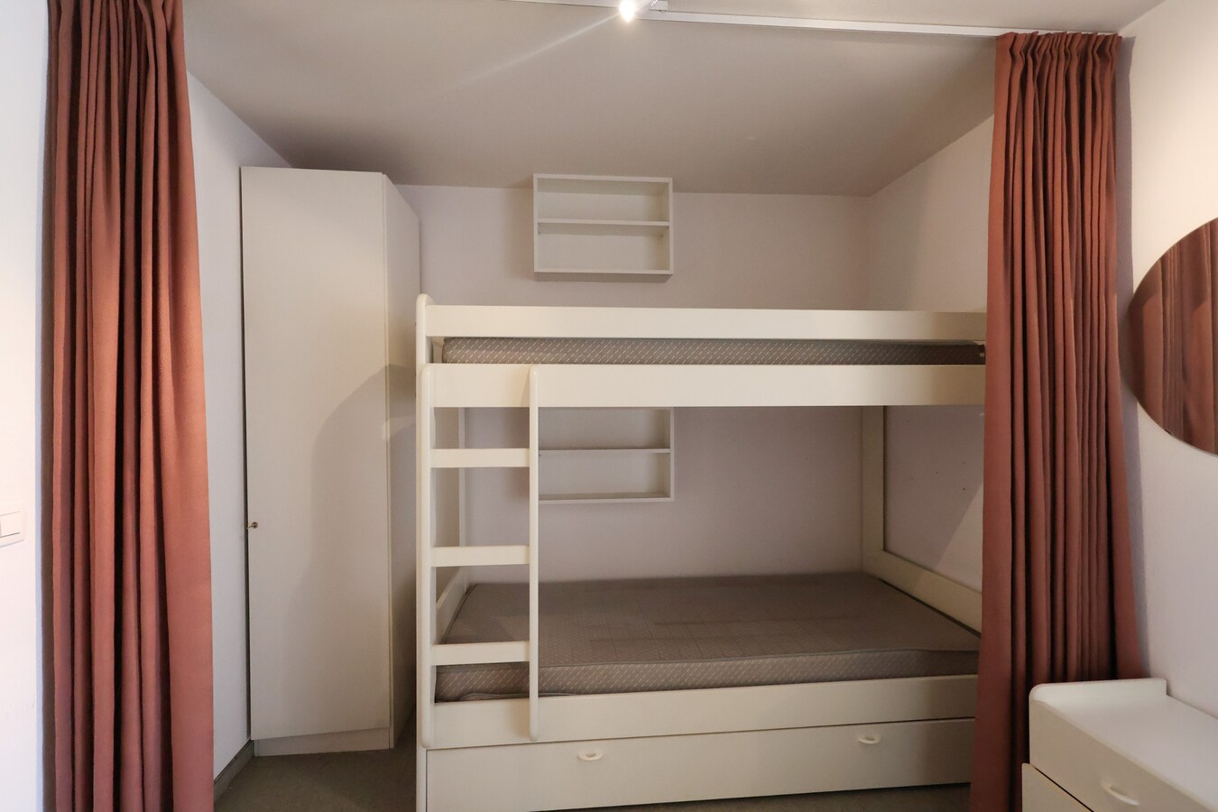 Studio ensoleillé avec vue sur les dunes à distance de marche de la mer à Oostduinkerke 