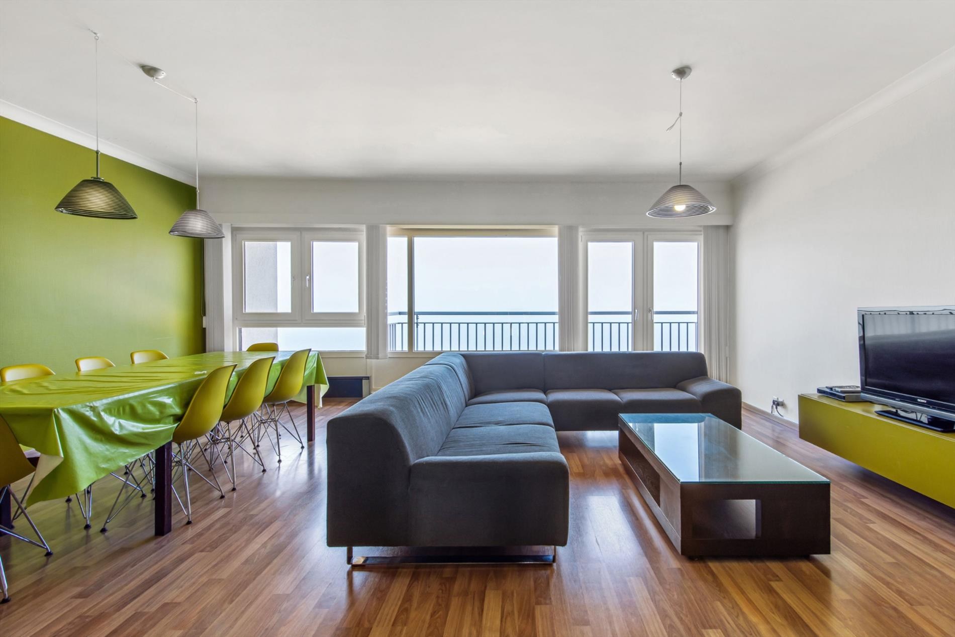 APP. 4 CHAMBRES DANS LE CENTRE AVEC VUE PANORAMIQUE SUR LA MER ET LA VILLE 