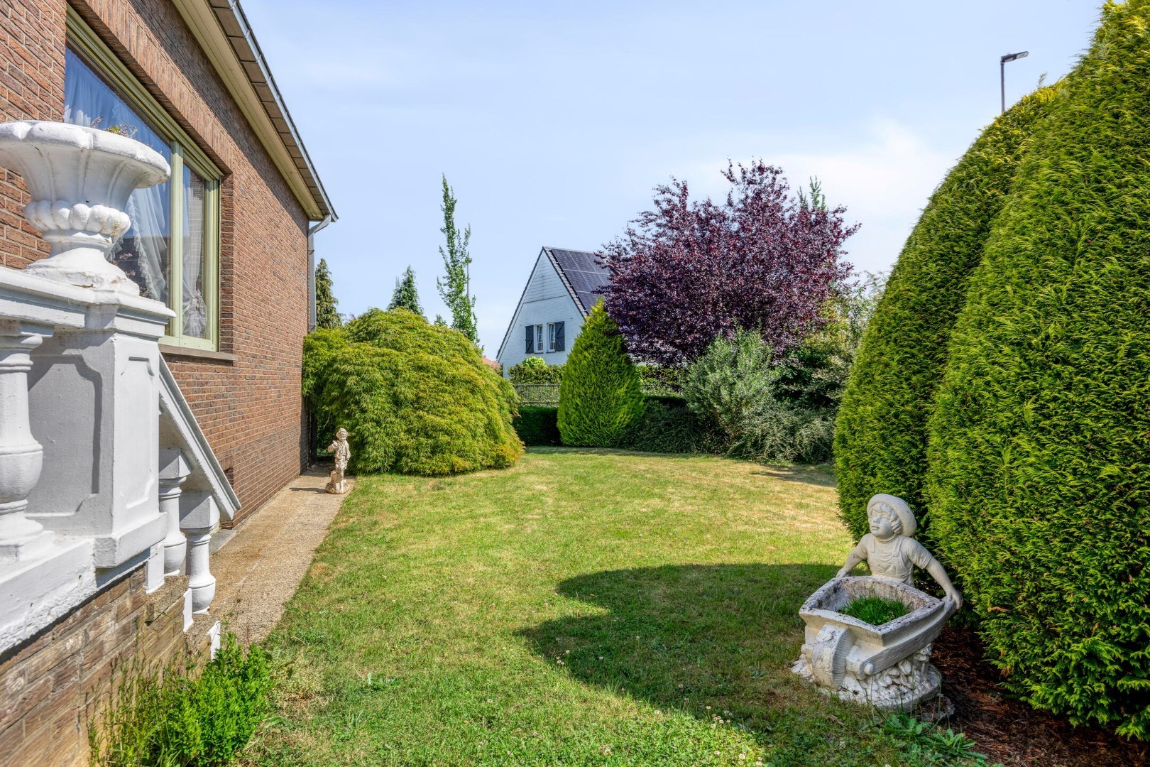 BUNGALOW – 2/4 kamers, dubbele garage &amp; kelders – 1650 BEERSEL 