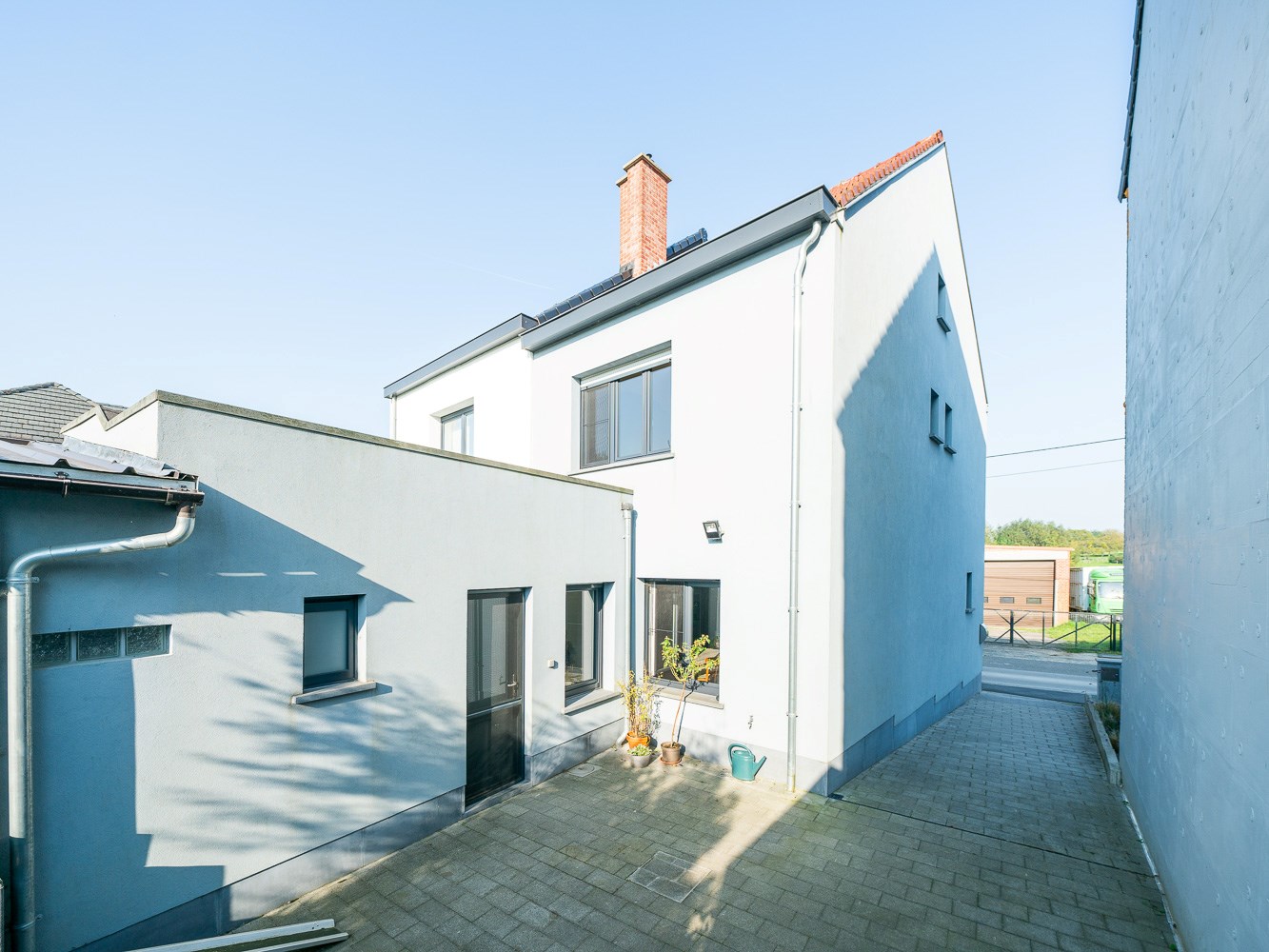 Volledige gerenoveerde 3-gevel woning 