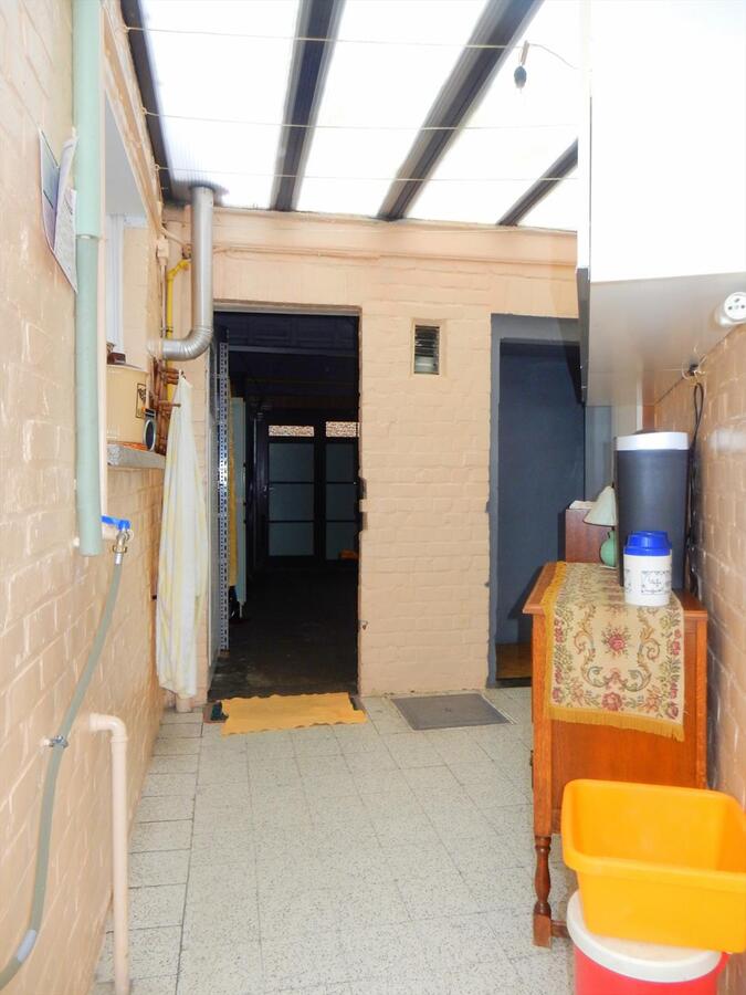 Op te frissen woning met 3 slaapkamers 