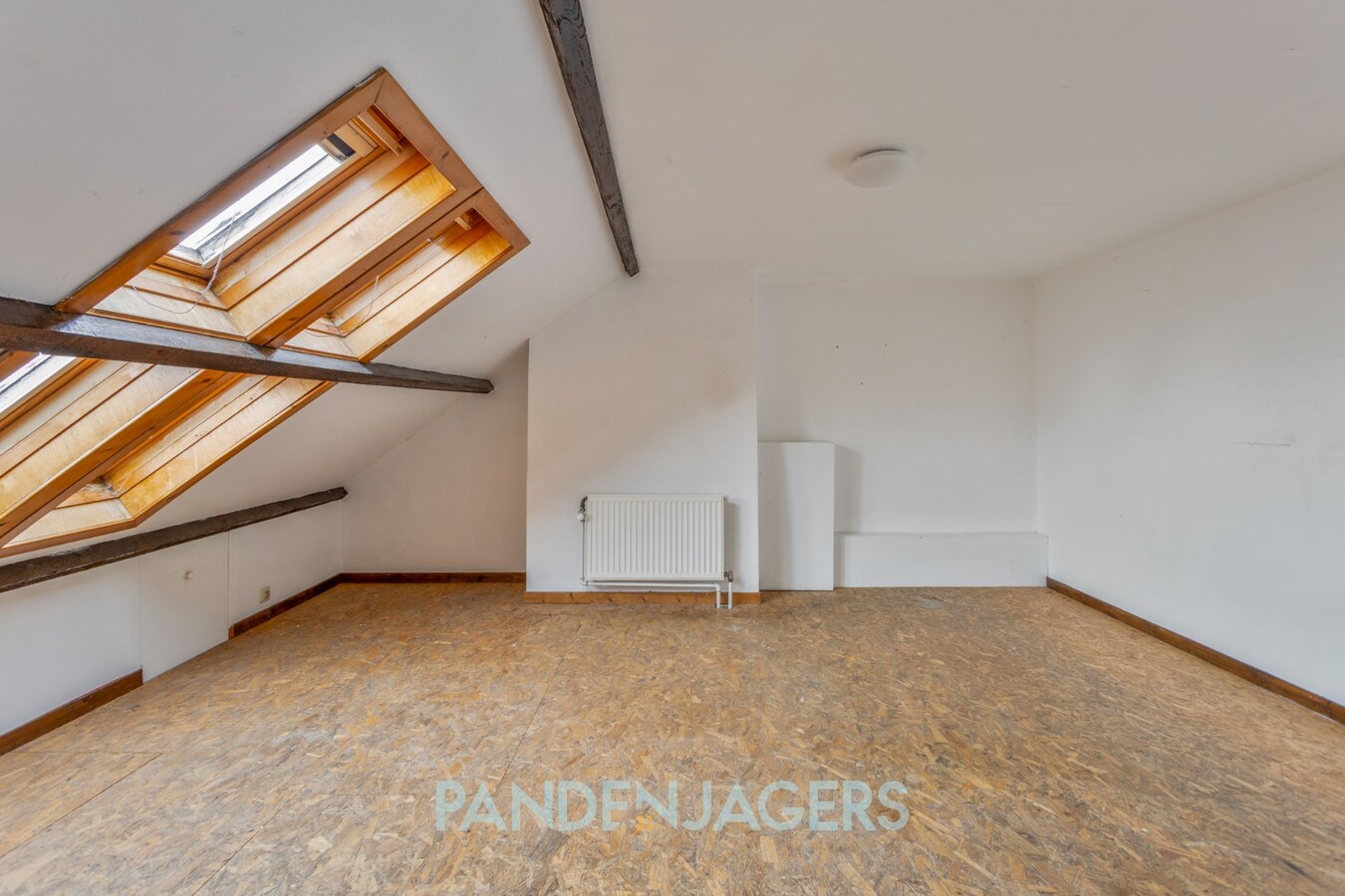 Handelshuis met winkelgedeelte en appartement te Duffel 