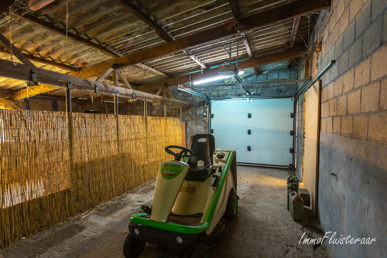 Instapklare moderne bungalowwoning met loods en aanpalende weilanden op 6929m². 