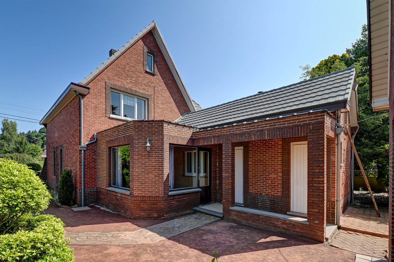 Zeer goed onderhouden woning gelegen op een prachtig perceel van circa 30 are 