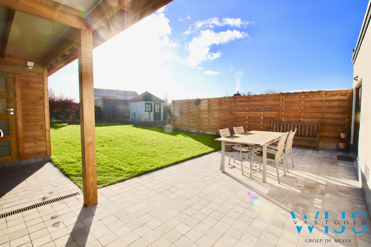 TOTAAL Gerenoveerde bungalow op een TOPlocatie in ERTVELDE ! 