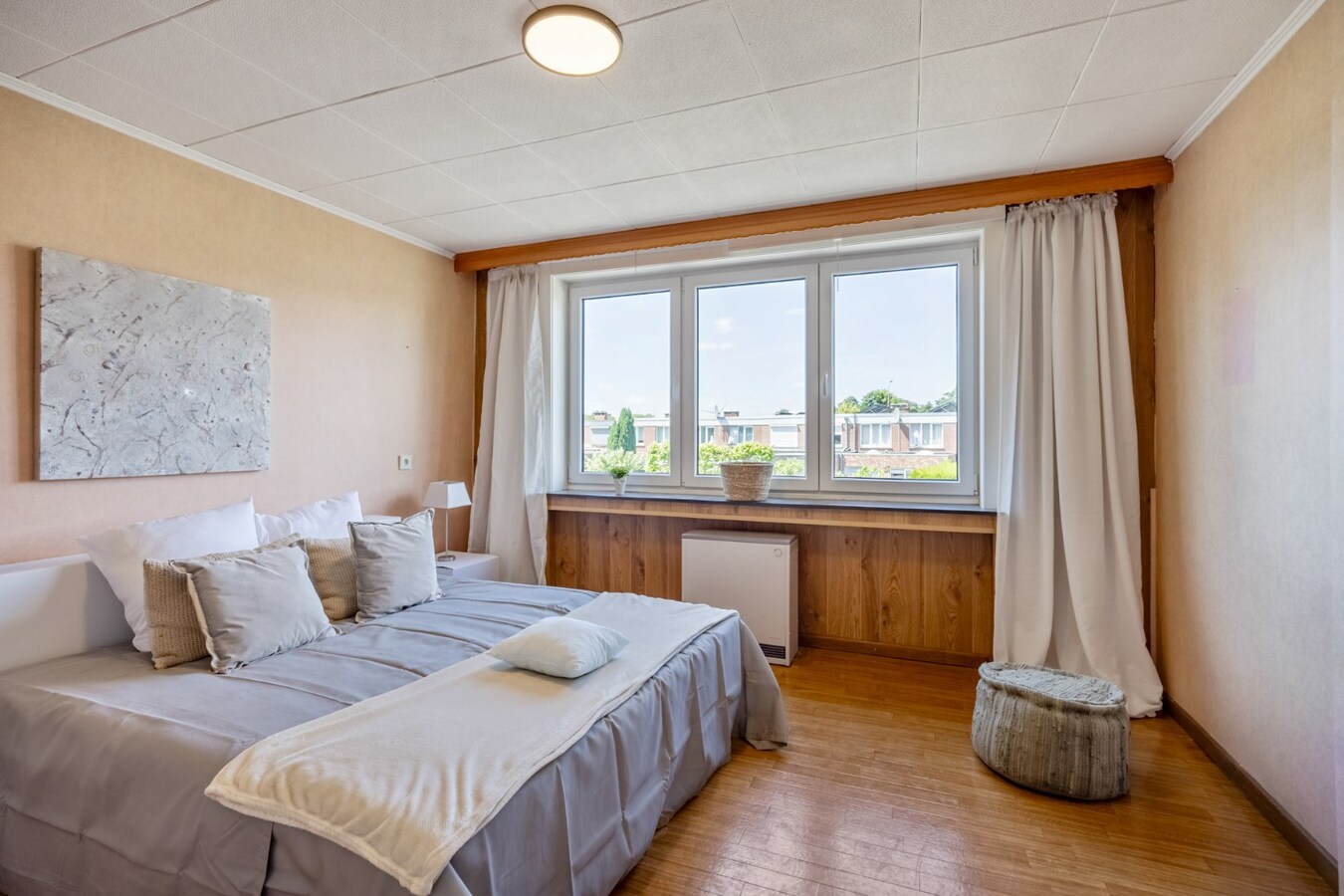 Ruime instapklare woning met 4 slaapkamers, tuin en garage. 